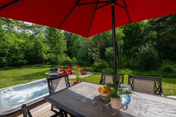 Outdoor dining - 4 Acres of Pure Michigan (Fennville)