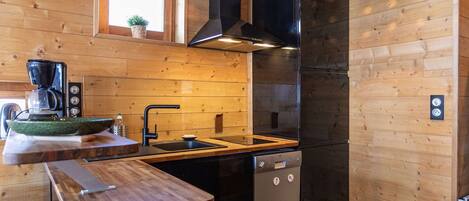 Fridge, stovetop, dishwasher, coffee/tea maker