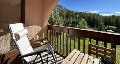 Ski-In/Ski-Out Studio in Montgenèvre – Sleeps 4, Pet-Friendly, Parking Included