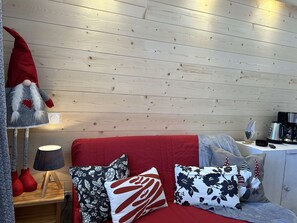 TV - Ski-In/Ski-Out Studio in Montgenèvre – Sleeps 4, Pet-Friendly, Parking Included (Montgenèvre)