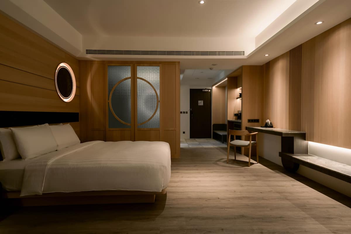 Premium Room, Park View | 1 bedroom, premium bedding, down comforters, in-room safe