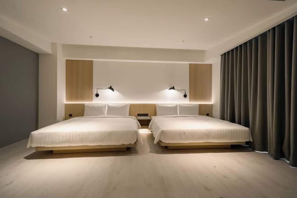 1 bedroom, premium bedding, down comforters, in-room safe