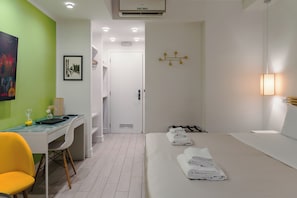 1 Schlafzimmer, Schreibtisch, Bügeleisen/Bügelbrett, Reisekinderbett