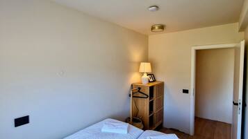 1 chambre, fer et planche Ă  repasser, Wi-Fi gratuit, draps fournis