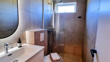 Ducha y secador de pelo