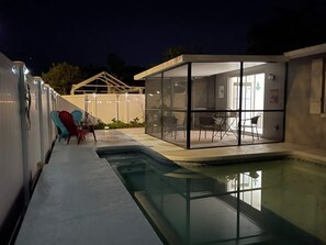 Pool - Cenrally Located to all that Tampa has to offer. (Tampa)