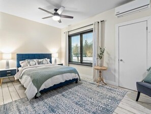 4 bedrooms, desk, iron/ironing board, WiFi