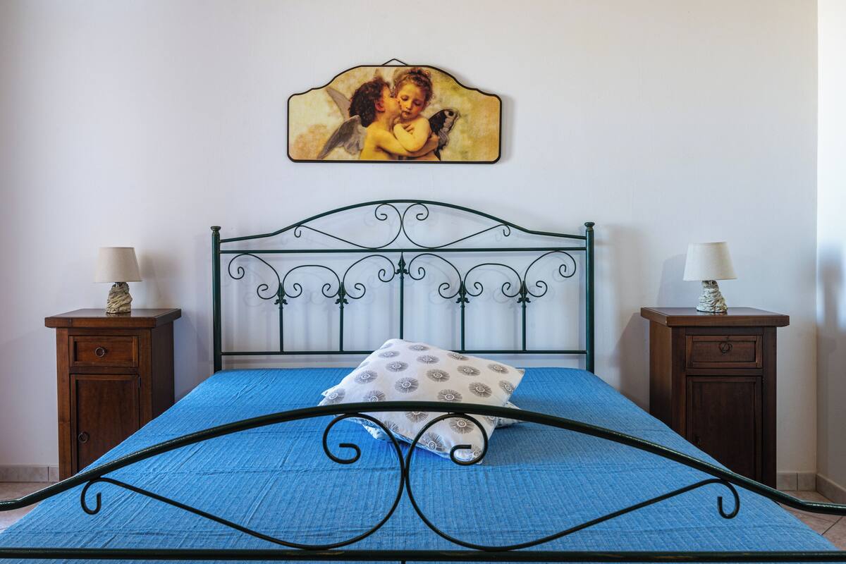 Ropa de cama de alta calidad, colchones con efecto memoria y escritorio 
