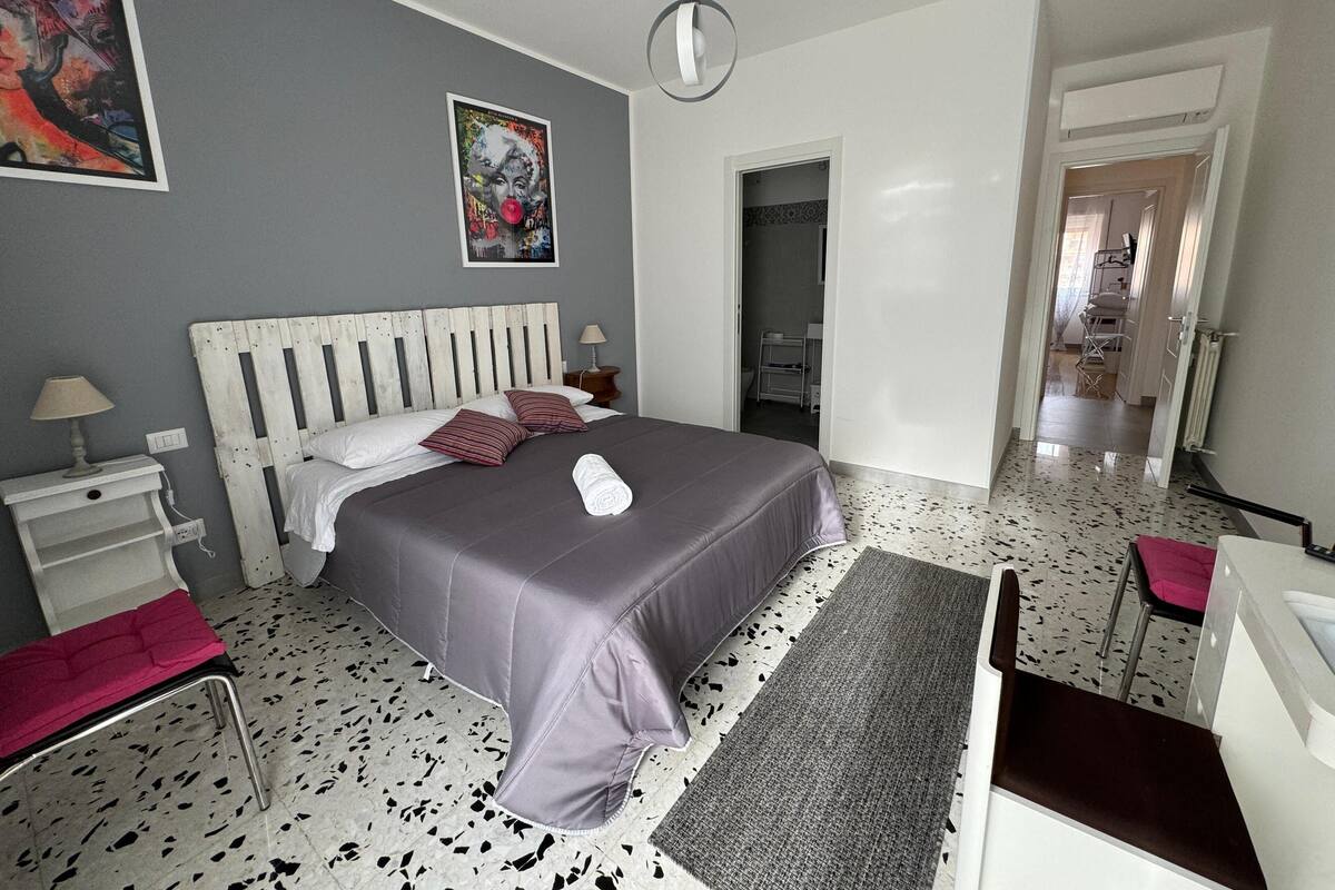 Habitación Confort con 1 cama matrimonial o 2 individuales | Escritorio y wifi gratis