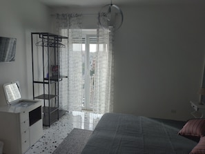 Comfort Double or Twin Room | Desk, free WiFi - Urban cosy rooms (Rome)