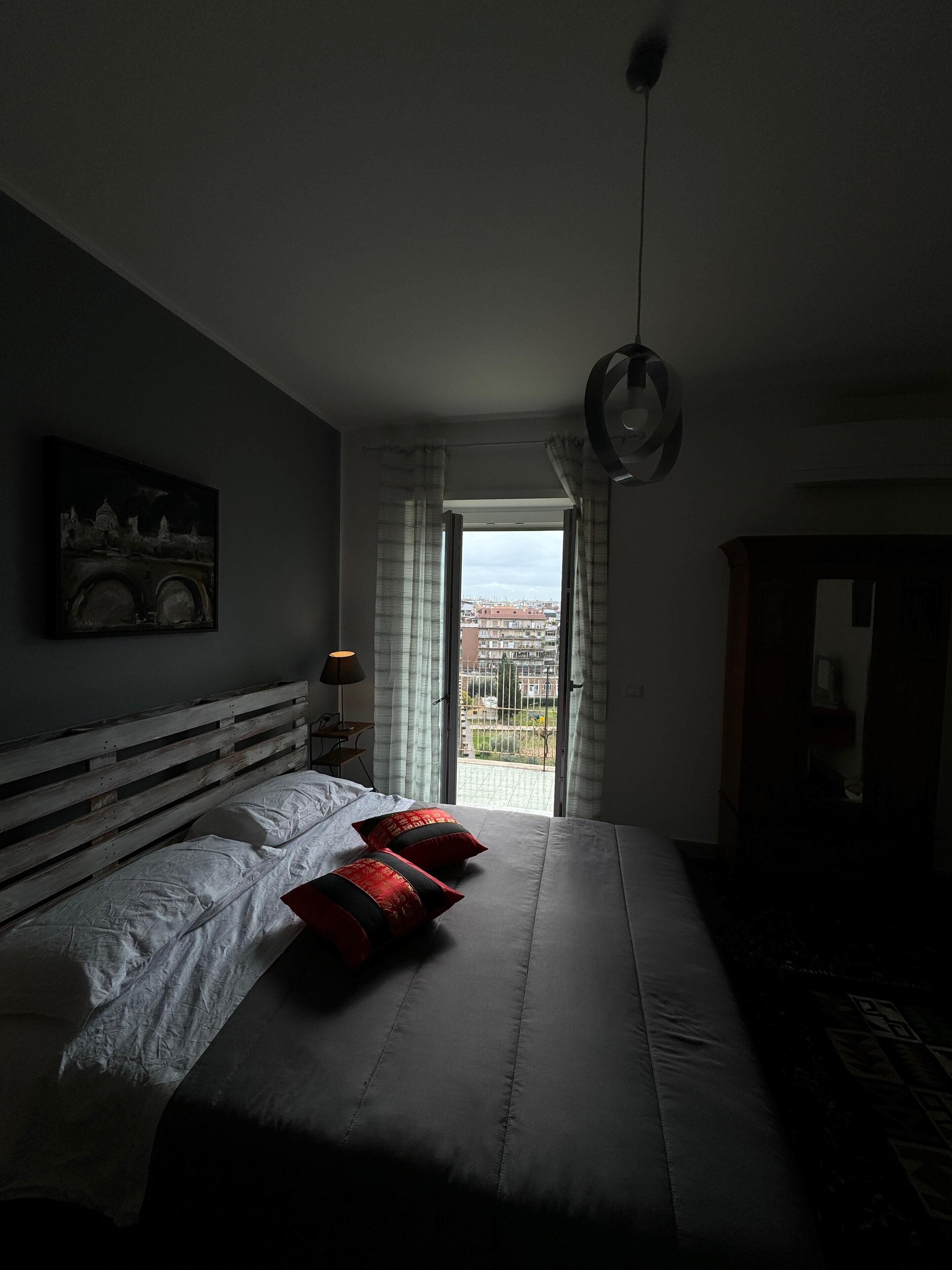 Camera panoramica con letto matrimoniale o 2 letti singoli | Una scrivania, Wi-Fi gratuito