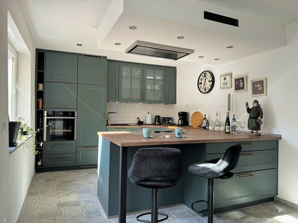 Fridge, stovetop, dishwasher, coffee/tea maker