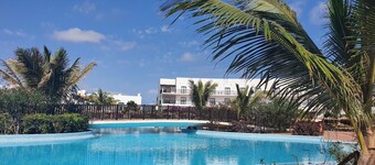 Lovely Pool View 1 bed Apartment Block 6