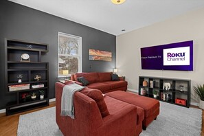 Smart TV, offices - Comfy King 1BR Heart of Soulard (St. Louis)