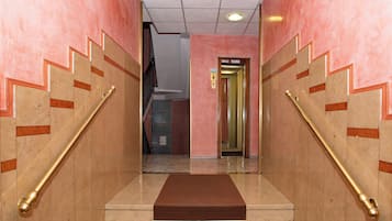 Apartment, 2 Bedrooms, Balcony, City View | Property entrance
