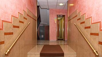 Apartment, 2 Bedrooms, Balcony, City View | Property entrance
