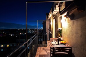 Apartment, 2 Schlafzimmer, Balkon, Stadtblick | Terrasse/Patio