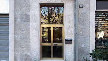 Apartment, 2 Bedrooms, Balcony, City View | Property entrance