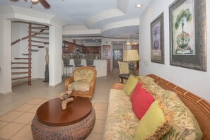 TV, DVD player - Oceanfront condo with private rooftop pool in gated community (Roatan)