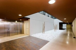 Interior - Modern and very comfortable apartment with all amenities. Nearby the Europa Fira Barcelona at 15 min by metro/bus from Barcelona center (Plaza Cataluña) and 15 minutes from the airport by car. Ideal for families and couples. (L'Hospitalet de Llobregat)