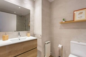 Haartrockner, Handtücher, Shampoo