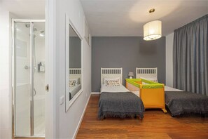 2 soveværelser, strygejern/strygebræt, weekendseng, gratis Wi-Fi