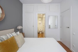 2 bedrooms, iron/ironing board, travel crib, free WiFi