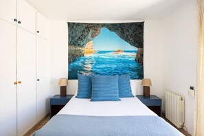 4 bedrooms, iron/ironing board, free WiFi, bed sheets
