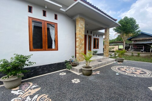 Hotel O Gians Homestay Near SMKN 2 Kuripan