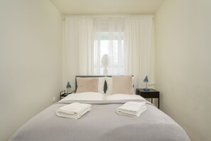 1 bedroom, bed sheets - Charming Trzebnicka Apartment by Renters (Wroclaw)