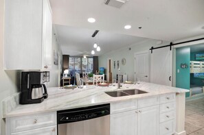 Interior - SALE: Vacay at Waterscape, Beachfront, 2 King Suites + Bunks, Pools, Lazy River (Fort Walton Beach)