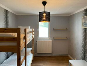 4 bedrooms, free WiFi