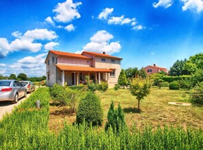 Exterior - Holiday apartment with shared swimming pool (Loborika)