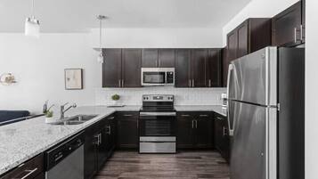 Deluxe Apartment, 3 Bedrooms | Private kitchen | Fridge, microwave, oven, stovetop