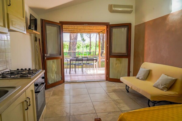 Interior - Double room apartment with private garden (Marina di Grosseto)