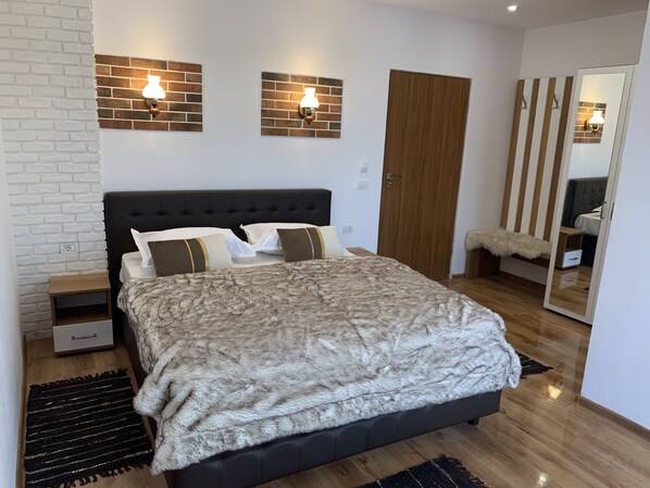 1 bedroom, desk, soundproofing - CONACUL FLO'CAMY (Dragus)