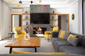 Smart-TV, peis, bordtennis og stereoanlegg