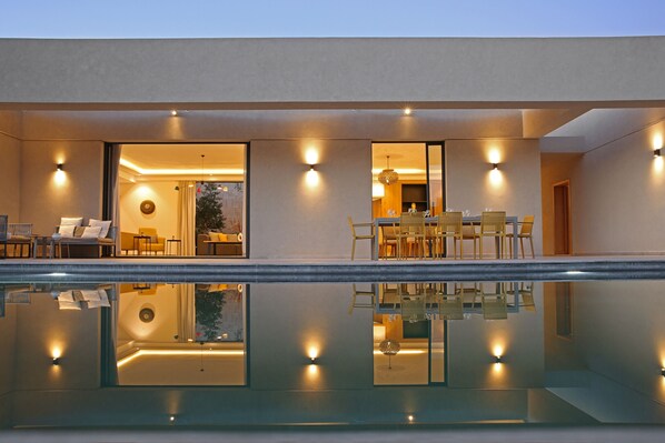 Outdoor dining - ADA ADA, modern villa with private pool - 13 km city center (4 bdrms/8 guests) (Marrakech)