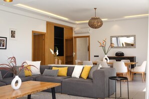 Smart-TV, peis, bordtennis og stereoanlegg