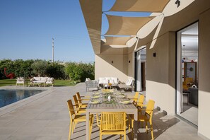 Outdoor dining - ADA ADA, modern villa with private pool - 13 km city center (4 bdrms/8 guests) (Marrakech)