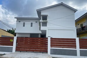 Exterior - Hotel O White House SyariahNearOYO 93457 White House Syariah (Pekanbaru)