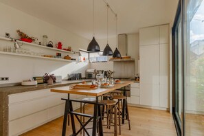 Private kitchen - Paris Mimosa Penthouse Residences (Boulogne-Billancourt)