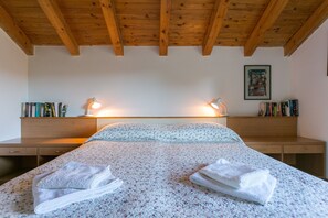Comfort Villa | 2 bedrooms, desk, free WiFi, bed sheets - Stunning Red Cottage with a Pool (Zupa dubrovacka)