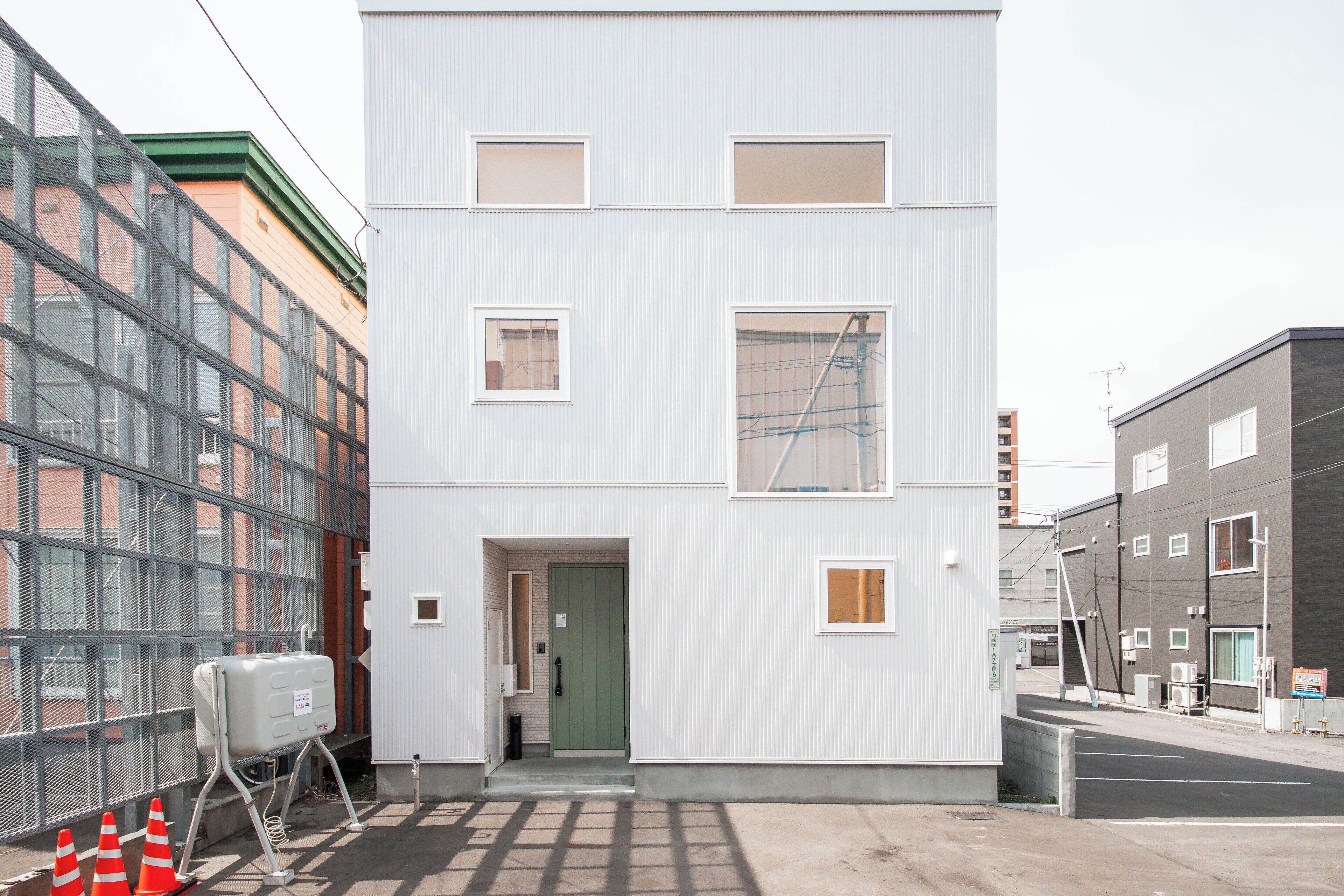 المنشأة من الخارج