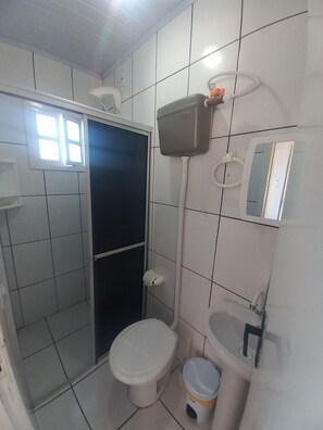 Toalhas de banho, papel higiênico