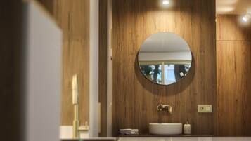 Toallas, jabón y papel higiénico