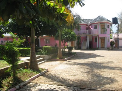 r and r gardens
