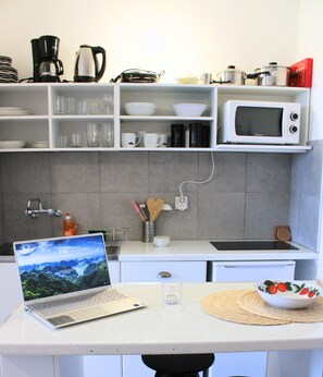 IQ Malamo Studio No.3 Lambi Beach | Private kitchen