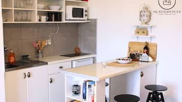 IQ Malamo Studio No.3 Lambi Beach | Cozinha privada | Frigobar, micro-ondas, cooktop, cafeteira/chaleira