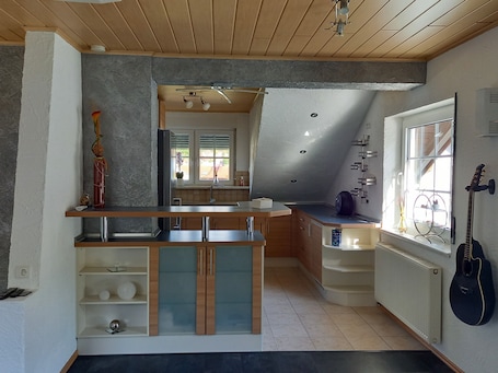 Interior. Gemütliche, Moderne Ferienwohnung im Herzen der Pfalz. Wanderwege in der Nähe